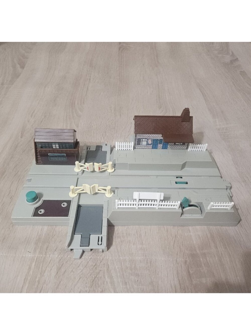 Vintage 1996 Tomy  Thomas The Tank Engine Ellsbridge Station Play Set Plastic